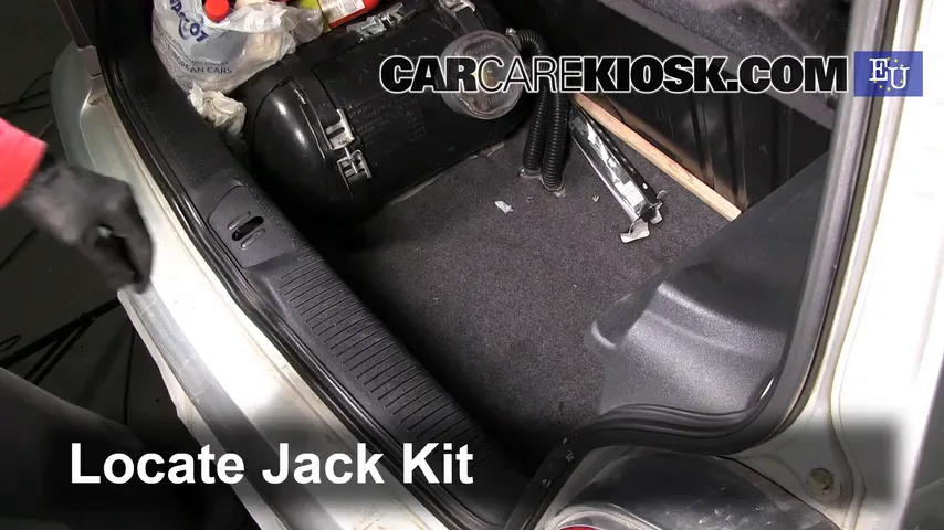2000 Volkswagen Polo 1.0L 4 Cyl. Jack Up Car